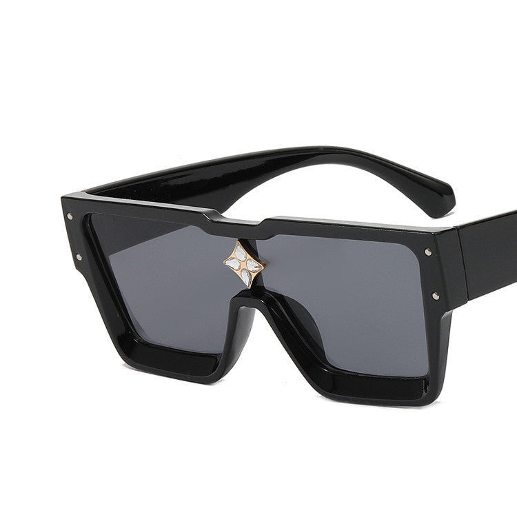 Large Frame Trendy Sunglasses